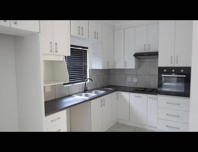 3 BEDROOM PROPERTY TO RENT IN ZEVENZICHT